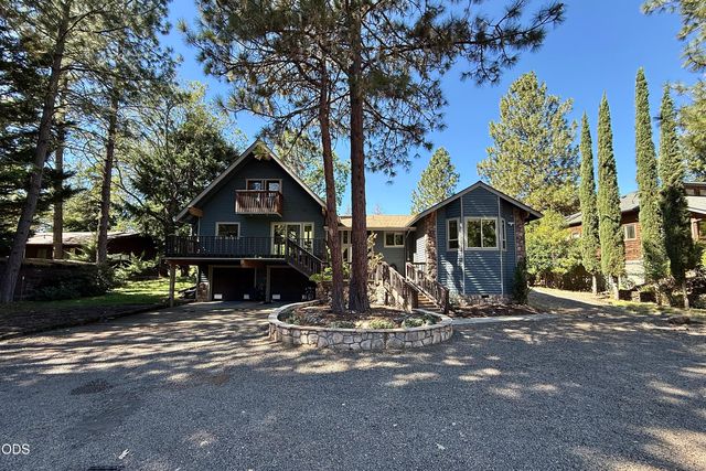 965 Old Ferry Road, Shady Cove, OR 97539