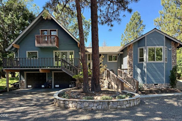 965 Old Ferry Road, Shady Cove, OR 97539