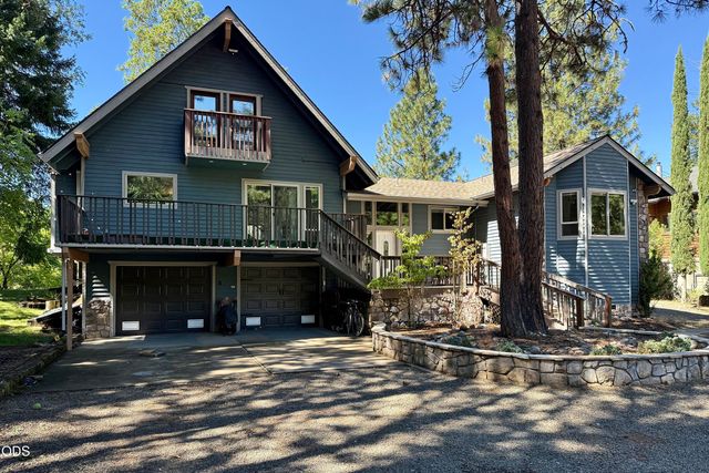 965 Old Ferry Road, Shady Cove, OR 97539
