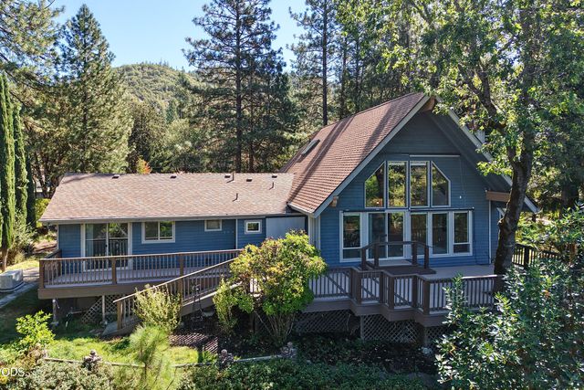 965 Old Ferry Road, Shady Cove, OR 97539
