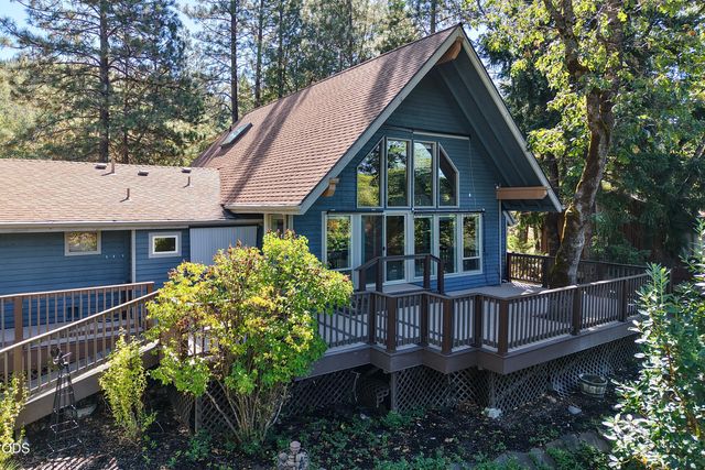 965 Old Ferry Road, Shady Cove, OR 97539