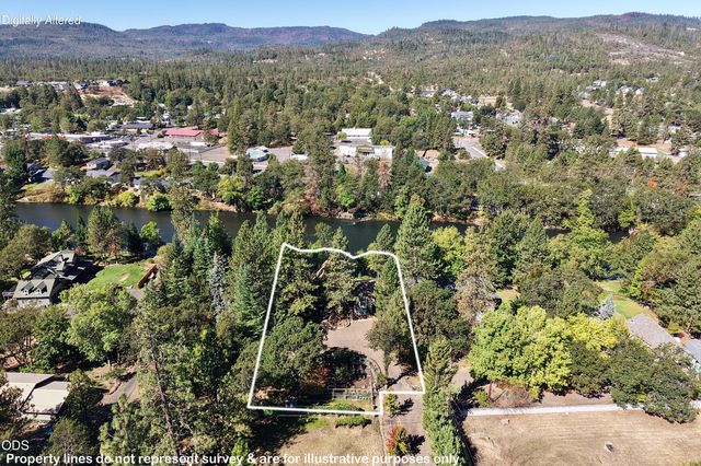 965 Old Ferry Road, Shady Cove, OR 97539