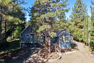 965 Old Ferry Road, Shady Cove, OR 97539