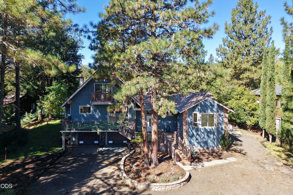 965 Old Ferry Road, Shady Cove, OR 97539