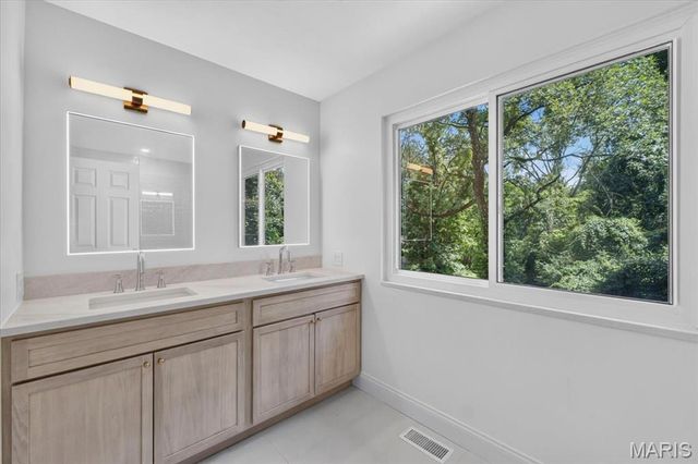 11330 Elzey Street, Creve Coeur, MO 63141
