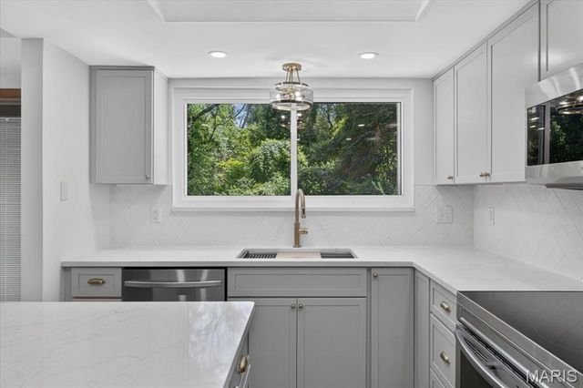 11330 Elzey Street, Creve Coeur, MO 63141
