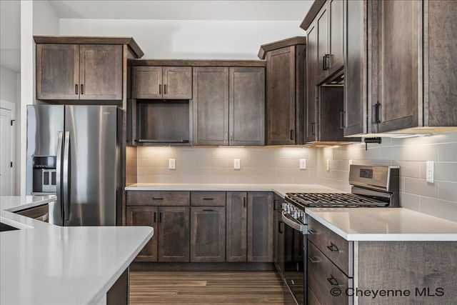 1218 PHIPPS AVE, Cheyenne, WY 82001