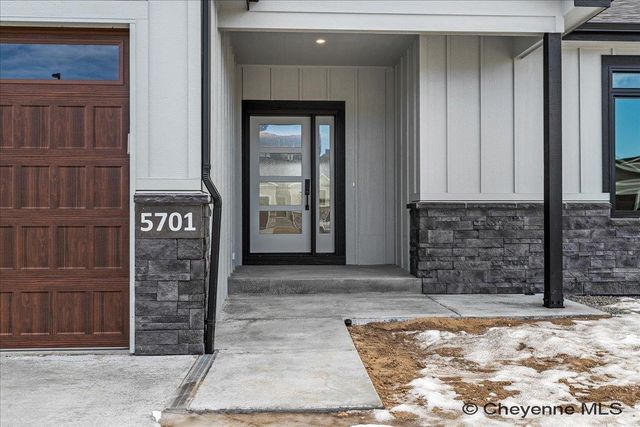 1218 PHIPPS AVE, Cheyenne, WY 82001