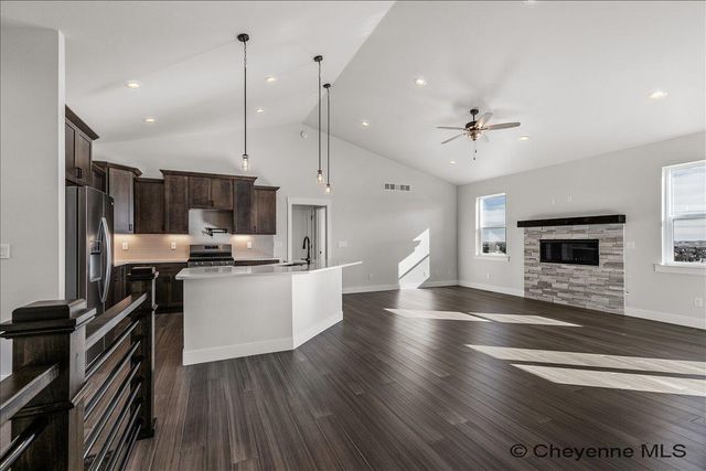 1218 PHIPPS AVE, Cheyenne, WY 82001