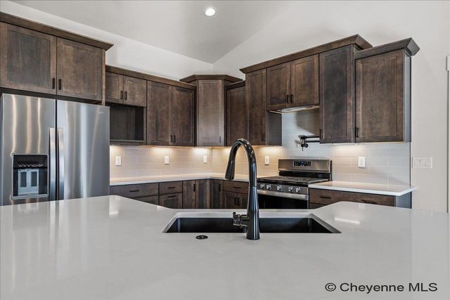 1218 PHIPPS AVE, Cheyenne, WY 82001