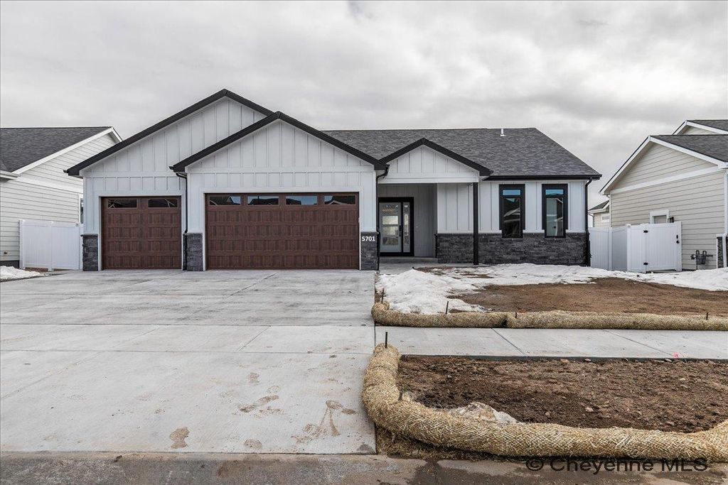 1218 PHIPPS AVE, Cheyenne, WY 82001