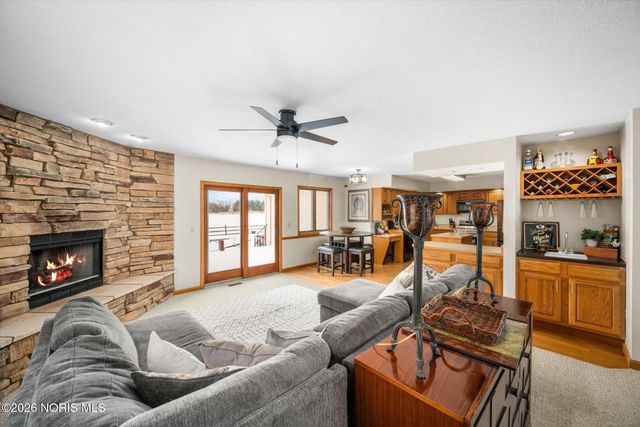 1301 Oaktree Court, Oregon, OH 43616