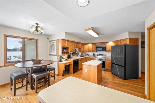 1301 Oaktree Court, Oregon, OH 43616