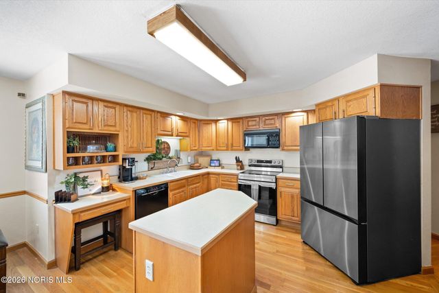 1301 Oaktree Court, Oregon, OH 43616