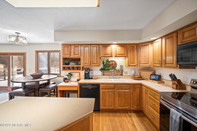 1301 Oaktree Court, Oregon, OH 43616