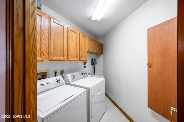 1301 Oaktree Court, Oregon, OH 43616