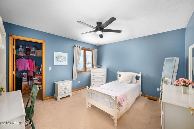 1301 Oaktree Court, Oregon, OH 43616