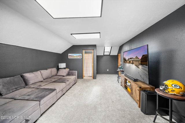 1301 Oaktree Court, Oregon, OH 43616