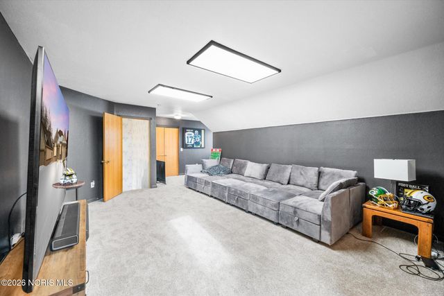 1301 Oaktree Court, Oregon, OH 43616