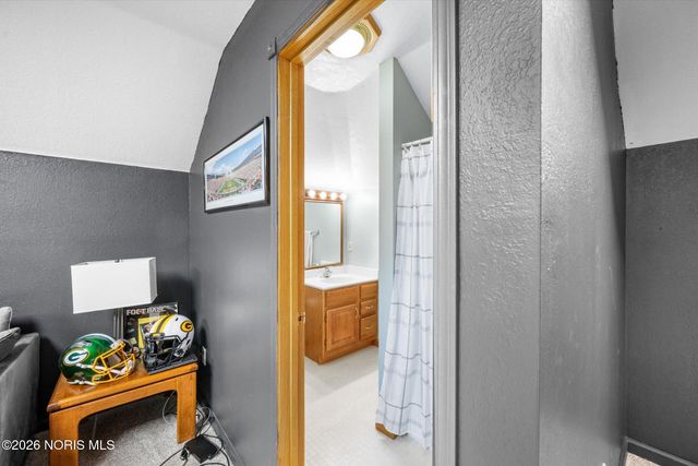 1301 Oaktree Court, Oregon, OH 43616