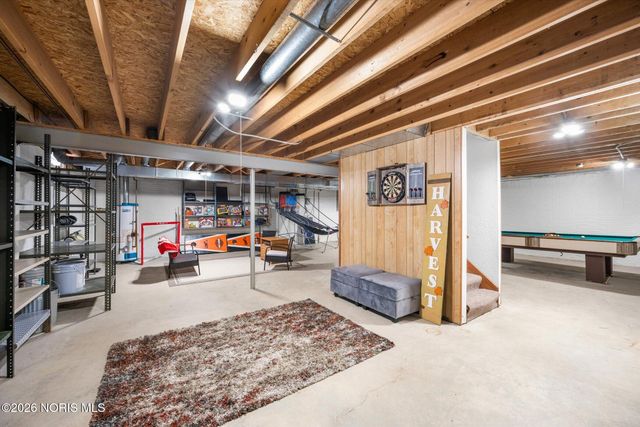 1301 Oaktree Court, Oregon, OH 43616