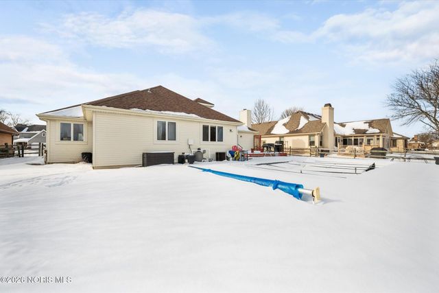 1301 Oaktree Court, Oregon, OH 43616