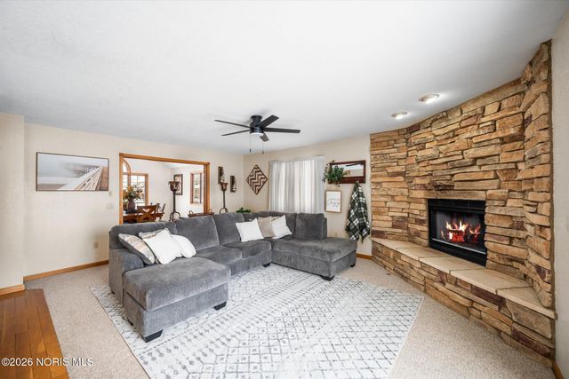 1301 Oaktree Court, Oregon, OH 43616