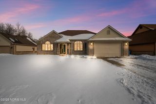 1301 Oaktree Court, Oregon, OH 43616
