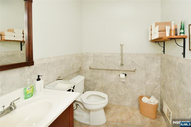 1005-1009 S Maple Avenue, Glen Rock, NJ 07452