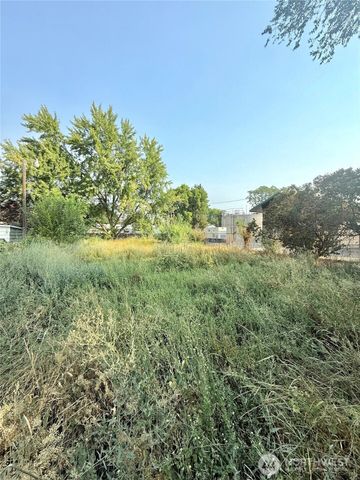 430 W 4th Ave, Omak, WA 98841