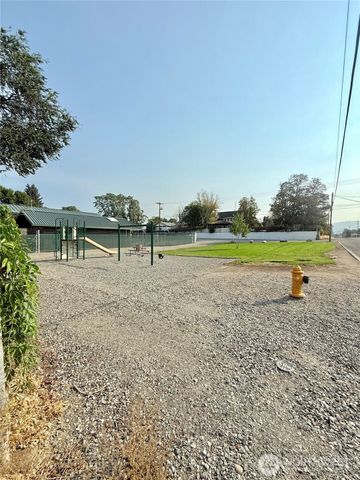 430 W 4th Ave, Omak, WA 98841