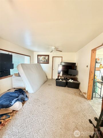 430 W 4th Ave, Omak, WA 98841