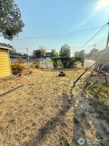 430 W 4th Ave, Omak, WA 98841