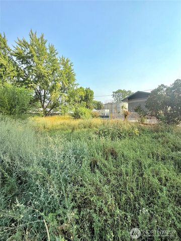 430 W 4th Ave, Omak, WA 98841