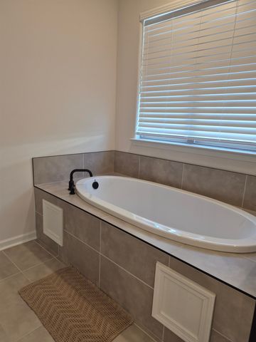 80 SUGALINA VALLEY DR, Oakland, TN 38060