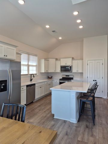 80 SUGALINA VALLEY DR, Oakland, TN 38060