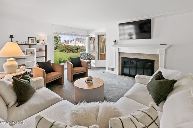 116 N 30th Ave, Yakima, WA 98902