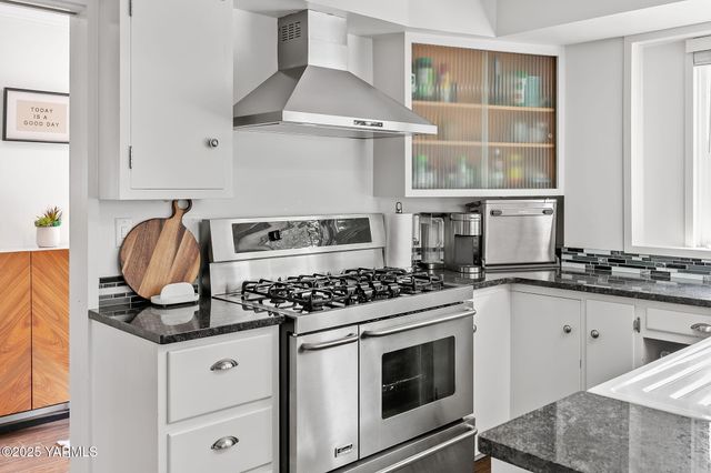 116 N 30th Ave, Yakima, WA 98902