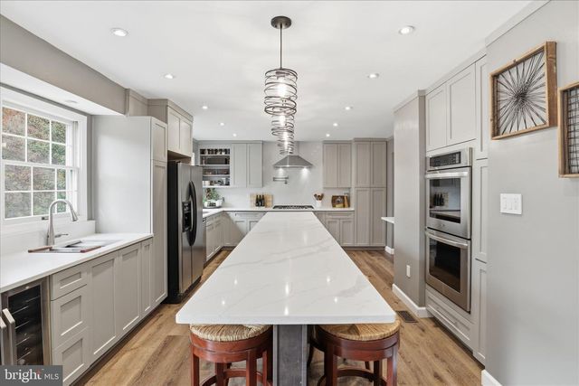 1808 CLOVERMEADOW DR, Vienna, VA 22182