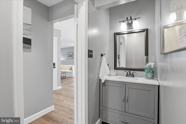 1808 CLOVERMEADOW DR, Vienna, VA 22182