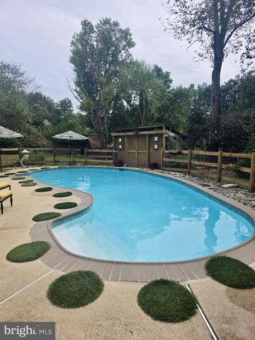 1808 CLOVERMEADOW DR, Vienna, VA 22182