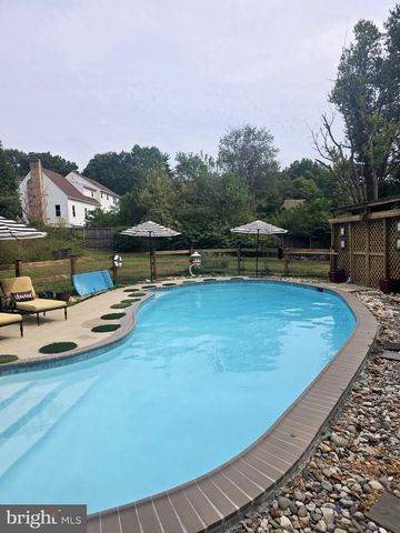 1808 CLOVERMEADOW DR, Vienna, VA 22182