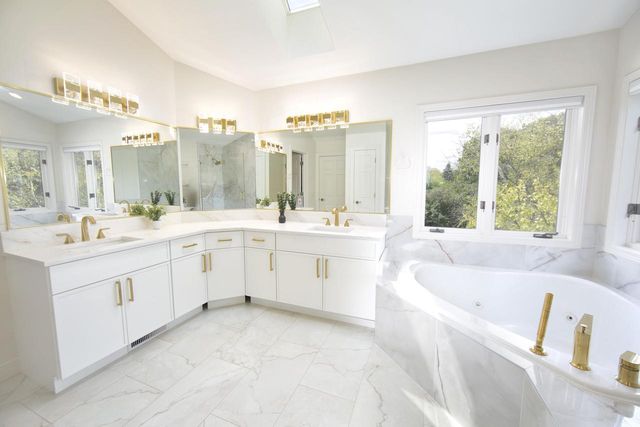 10431 N Gazebo Hill PARKWAY E, Mequon, WI 53092