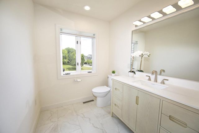 10431 N Gazebo Hill PARKWAY E, Mequon, WI 53092