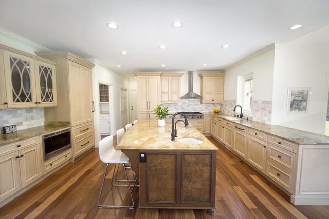 10431 N Gazebo Hill PARKWAY E, Mequon, WI 53092