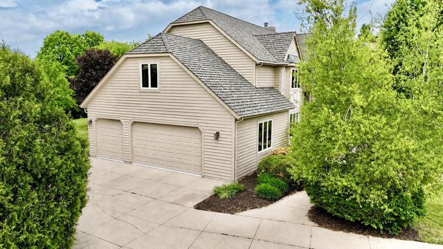 10431 N Gazebo Hill PARKWAY E, Mequon, WI 53092
