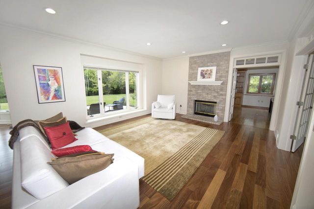 10431 N Gazebo Hill PARKWAY E, Mequon, WI 53092