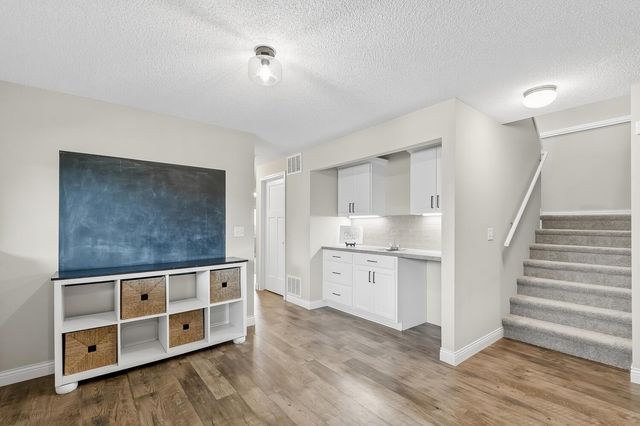 2609 N Sandstone St, Andover, KS 67002