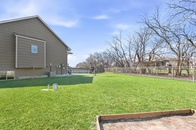 2609 N Sandstone St, Andover, KS 67002
