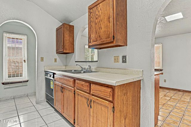 9753 STAUBACH Drive, El Paso, TX 79927